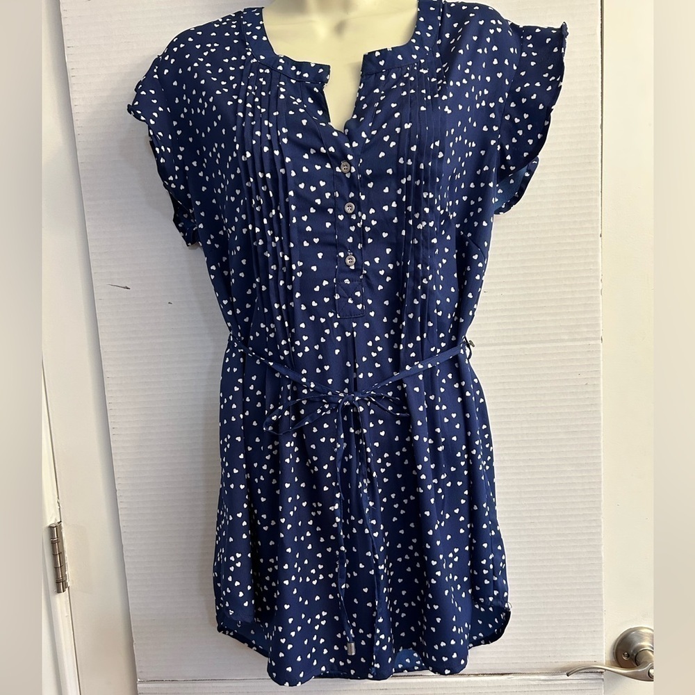 Oh! Mamma maternity navy blue pleated top with white hearts. NWT size Medium.A18